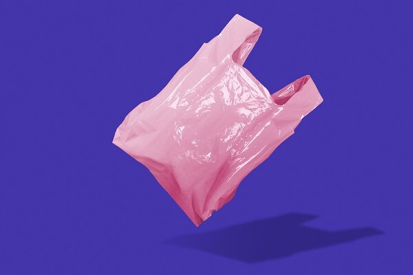 Borsa di plastica rosa.